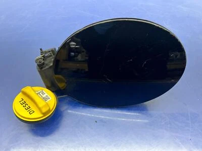 2017 - 2022 JAGUAR F-PACE OEM REAR FUEL TANK DOOR ASSEMBLY | EBONY BLACK (PEC) - Imagem 1 de 4