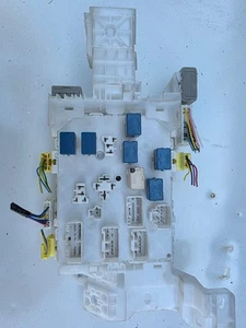 SUZUKI VITARA SZ-T BOOSTERJET MK4 2018-2024 Relay/Fuse Box Control Unit - Picture 1 of 3