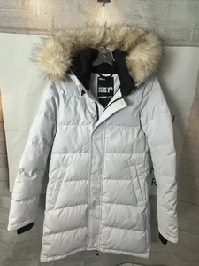 Neu Aritzia TNA The Powder Parka Mid Daunenjacke Fellkapuze Teetasse blau weiß Gr. M - Bild 1 von 10