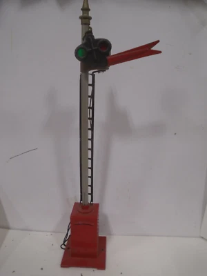 1926-42 VINTAGE PREWAR LIONEL STANDARD GAUGE #80 OPERATING SEMAPHORE RED BASE - Image 1 of 4