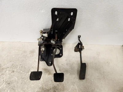 Conjunto manual de embrague y pedal de freno Mazda RX7 1984-1985 con pedal de acelerador Foto 1 de 4