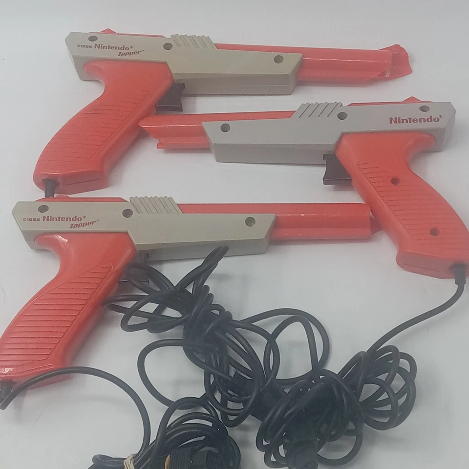 Nintendo NES Light Zapper пистолет лот контроллер Nintendo Zapper лот из 3 см. Dscrpt - Изображение 1 из 4