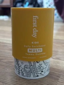 FIRST DAY Kids Multivitamin Gummies, Vitamin A, D3, B6, B12, C, K2 - Picture 1 of 4