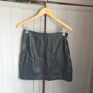 Oasis Black PU Short Skirt Sz 10 Retro Faux Leather - Picture 1 of 4