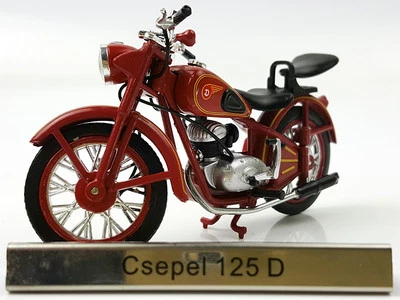 1/24 Atlas Csepel 125 D Red motorcycle model - Image 1 of 4