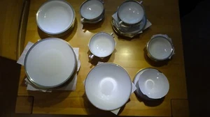 ROSENTHAL edles Speiseservice Eisblau mit schmalem Goldrand - Bild 1 von 3