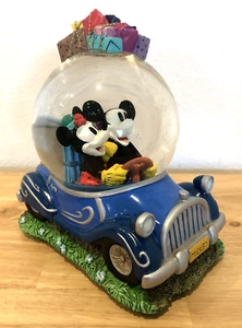 DISNEY MINNIE'S YOO HOO CHRISTMAS VACATION MUSICAL SNOW GLOBE MICKEY MOUSE WORKS - Picture 1 of 15