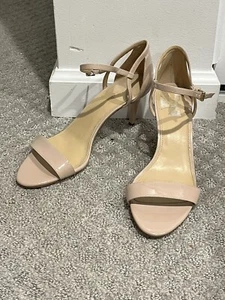 Sandalias de tacón de aguja MICHAEL KORS de charol nude talla 9,5 - Imagen 1 de 13