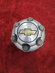 One (1) CHEVY Truck Silverado Astro OEM Center Cap SILVER 1500 1500633 9596667 - Picture 1 of 2