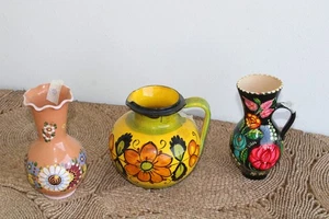 Vasen-set aus Ton mit Blumen-design - Bild 1 von 9