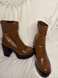 Madden Girl Ankle Boots Women's Cognac Brown Patent Rain Platform Y2K Sz 8 - Picture 1 of 5