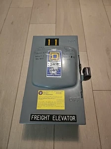 Square D D-323N Safety Switch 100A, 240V, Series D2, 3 Phase, 3 Pole - Picture 1 of 8