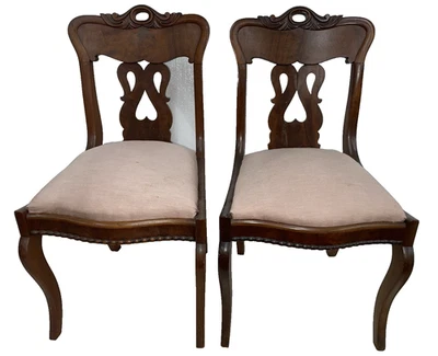 PAR de sillas antiguas de patas de sable imperio mediados del siglo XIX con escudo tallado Foto 1 de 4