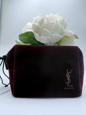 Bolsa de maquillaje pequeña de terciopelo borgoña YSL Beaute bolsa de cosméticos Foto 1 de 3