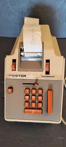 Vintage Victor Tallymaster MODELLO 67 57 50 W copertina metà secolo 60 testato funzionante - Foto 1 di 10