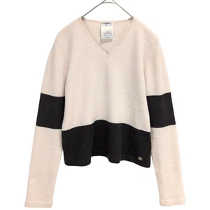 Suéter de punto 100 % cachemira Coco Mark de CHANEL con escote en V y... - Imagen 1 de 11