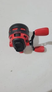 Shakespeare Ugly Stik Hi-Lite Spincast Reel Red - Picture 1 of 5