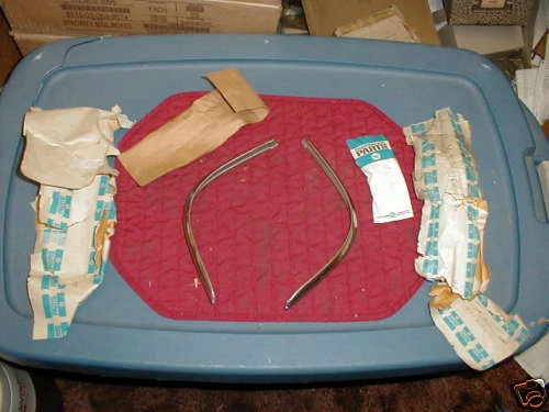 MOLDURAS DE PANEL DE CUARTO PLYMOUTH MOPAR 1963-4 NUEVAS  Foto 1 de 1