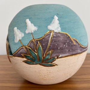 VERA RUSSELL Signed Vase Pottery Southwestern Decor Cut Out 22kt Gold Detail - Imagen 1 de 14