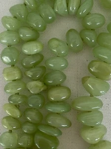 Graduated Natural Green Stone Hand Knotted Bead Necklace 56 cms - Picture 1 of 10