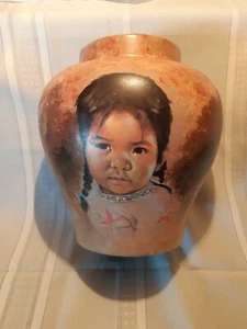 ATEMBERAUBENDE, SCHÖNE HANDBEMALTE KERAMIK MIT EINHEIMISCHES KIND - Bild 1 von 5