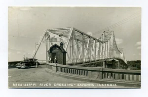 Savanna Sabula IL Truss Bridge, coche, choza, 1951 RPPC postal río Mississippi - Imagen 1 de 2