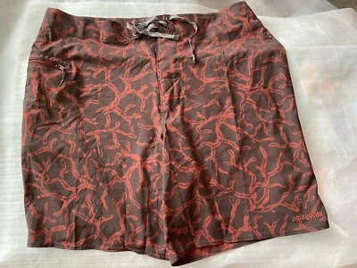 Patagonia Wavefarer Board Short Men's 38 Maroon Print Swim Trunks, Athletic NWOT - Image 1 of 4