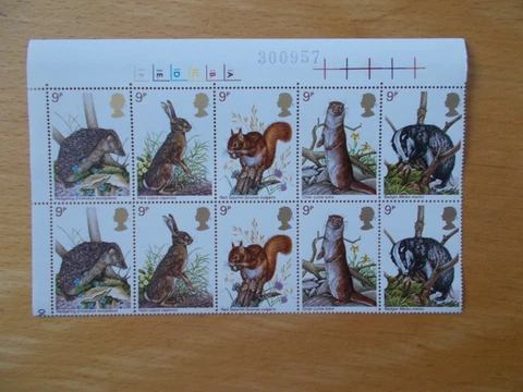 QEII 1977 Wildlife Se-tenant Set of 5 in Cylinder Block of 10 Cat £4 Superb U/M Cover