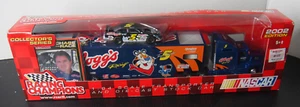 2002 Racing Champions Terry Labonte Kelloggs Transporter and Stock Car 1/64 - Picture 1 of 3