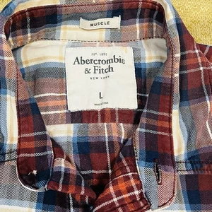Cozy Abercrombie & Fitch Men’s L Muscle Red White Blue Plaid Button Down Shirt - Picture 1 of 11