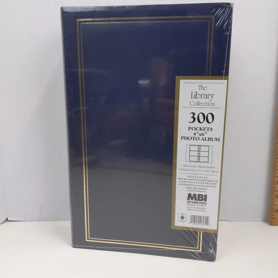 Álbum de fotos The Library Collection 300 bolsillos 4x6 azul marino adorno dorado MBI nuevo Foto 1 de 3