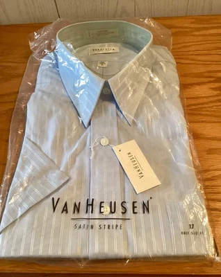 Camisa de vestir Van Heusen para hombre azul claro satinado rayas media manga talla 17 cuello NUEVA Foto 1 de 4