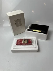 Avon 1950's Red Corvette Sport Convertible Desk Display 1:43 Scale by Motor Max - Picture 1 of 7