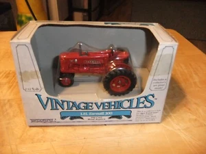VTG 1985 Ertl Vintage Vehicle IH Farmall 300 Tractor 1:43 Scale Diecast New/BOX - Picture 1 of 3