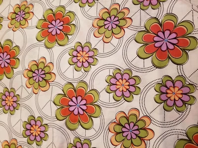 6 Yards Stoff Baumwolle skurril Flower Power Friedenszeichen NEU Quilten Basteln Nähen - Bild 1 von 4