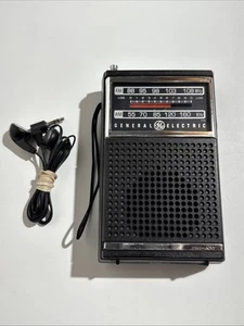 Radio d'epoca a transistor portatile General Electric modello GE #7-2500A TESTATA  - Foto 1 di 6