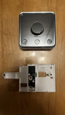 Hive Wired Thermostat Model SLT5 555094 - Image 1 of 4