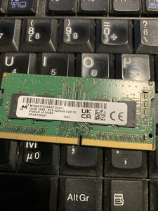 Micron 16GB DDR4 PC4-25600 3200AA  MTA16ATF2G64HZ-3G2F1 Notebook - Foto 1 di 1