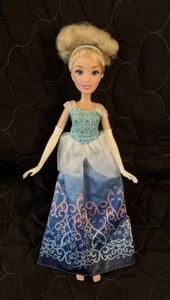 Disney Prinzessin Cinderella Puppe im blauen Kleid 2015 Hasbro - Bild 1 von 6