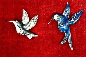 2 Silver Tone Blue Green Enamel Rhinestone Hummingbird Brooch Pin Liz Claiborne - Picture 1 of 13