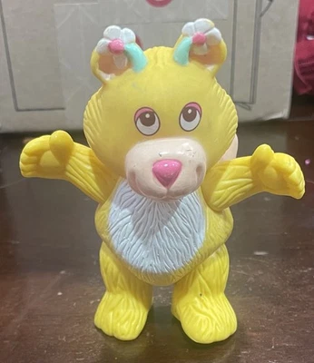 Boneco de urso manteiga vintage Wuzzles brinquedo posável orelhas de flor de urso amarelo 4" PVC - Imagem 1 de 4