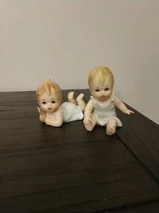 Vintage BRINNS Pittsburg Pa JAPAN Klavier 2 Stück Baby Figur Biskuit Porzellan - Bild 1 von 7