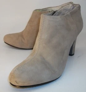 Nine West Jefferi Damen-Booties US 7,5 M beige Wildleder Reißverschluss Absatz Stiefel 2001 - Bild 1 von 9