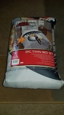 Captain Marvel 5 Pc. Twin Bed Set by Jay Franco - Brand New - Image 1 of 4