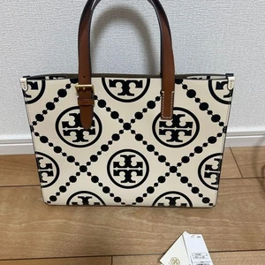 Bolso de Mano Pequeño Tory Burch T Monograma Contraste Repujado Negro/Crema NUEVO - Imagen 1 de 9