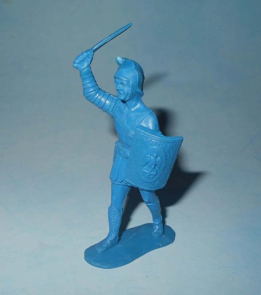 Soldado romano vintage años 50 Marx azul oscuro plástico suave 60 mm con espada sobre la cabeza Foto 1 de 1