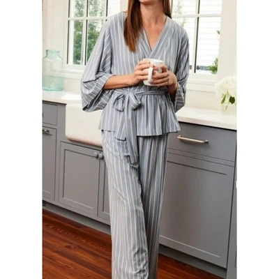 Conjunto de pijama kimono Lake Wrap azul polvoriento y blanco a rayas superior e inferior modal grande  Foto 1 de 4