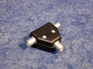 Shure UA221 Passive Antenna Splitter 10-1000MHz - One Piece (BN94) - Picture 1 of 3