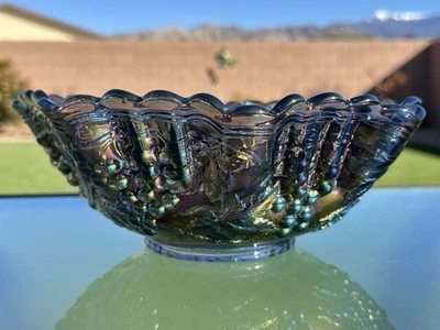 Cuenco de vidrio de carnaval con volantes de 10" con patas de vid de uva imperial de colección  Foto 1 de 4