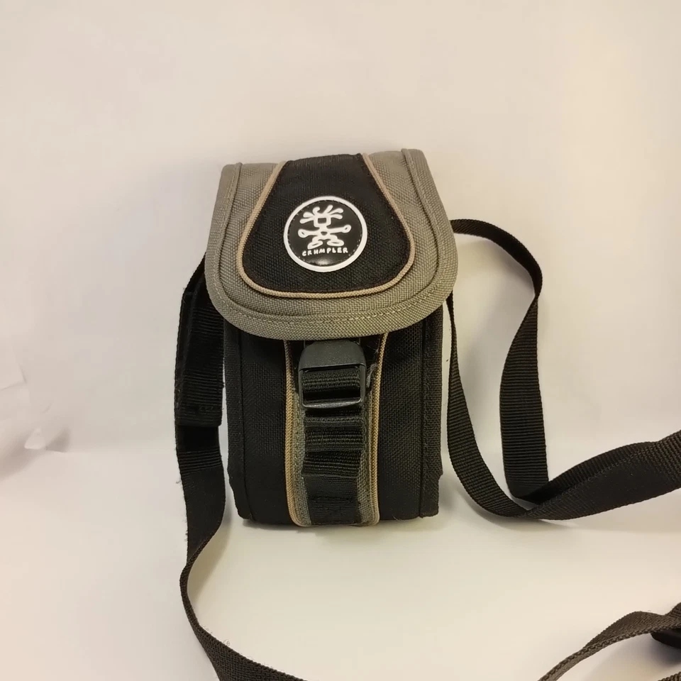 BLACK/GREY CRUMPLER SPORTY GUY COMPACT DIGITAL CAMERA BAG HARDLY USED - Image 1 of 4
